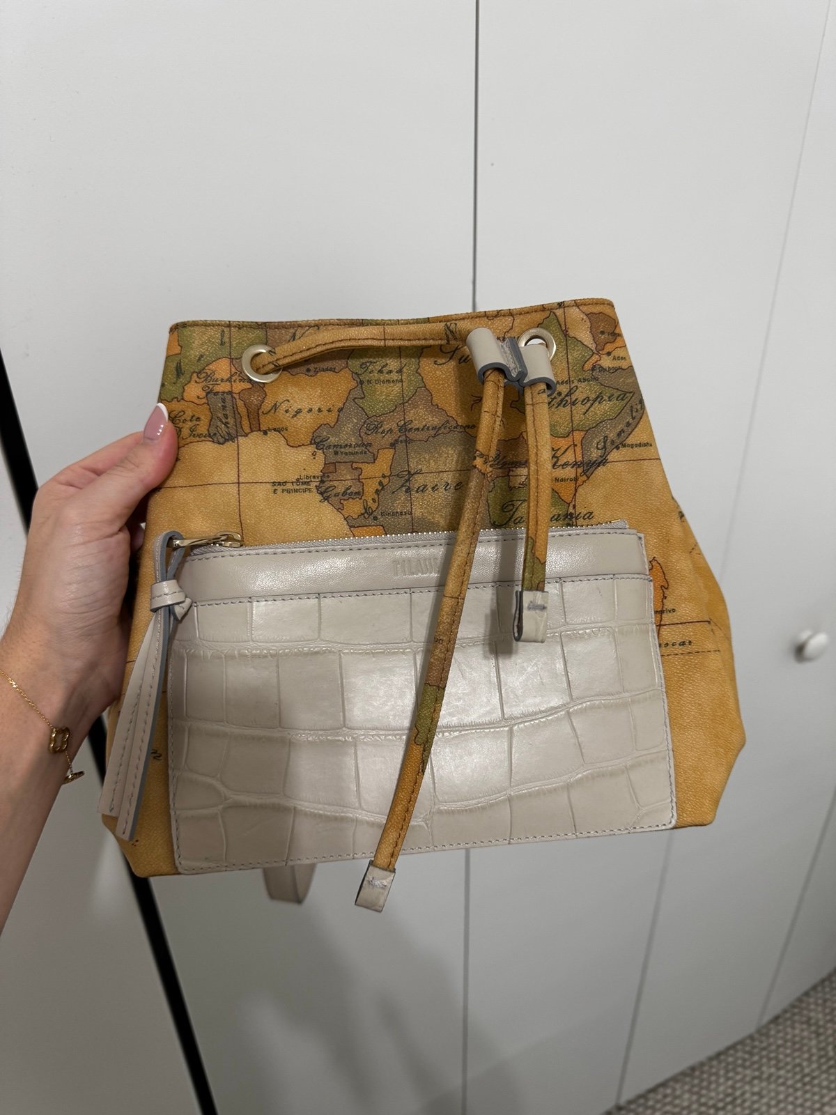 Bucket bag