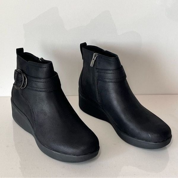 Skechers Pier-Lite Forever Chic Ankle Boots Size: 8.5