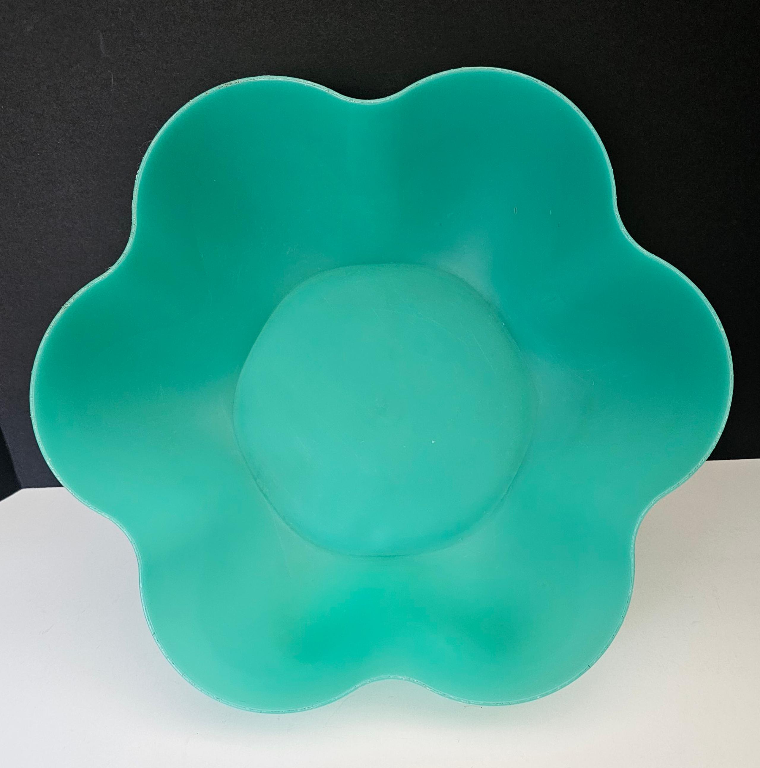 Tupperware Chip & Dip Container Bowl Melon Green, 1.5 Gal no lid or dip bowls