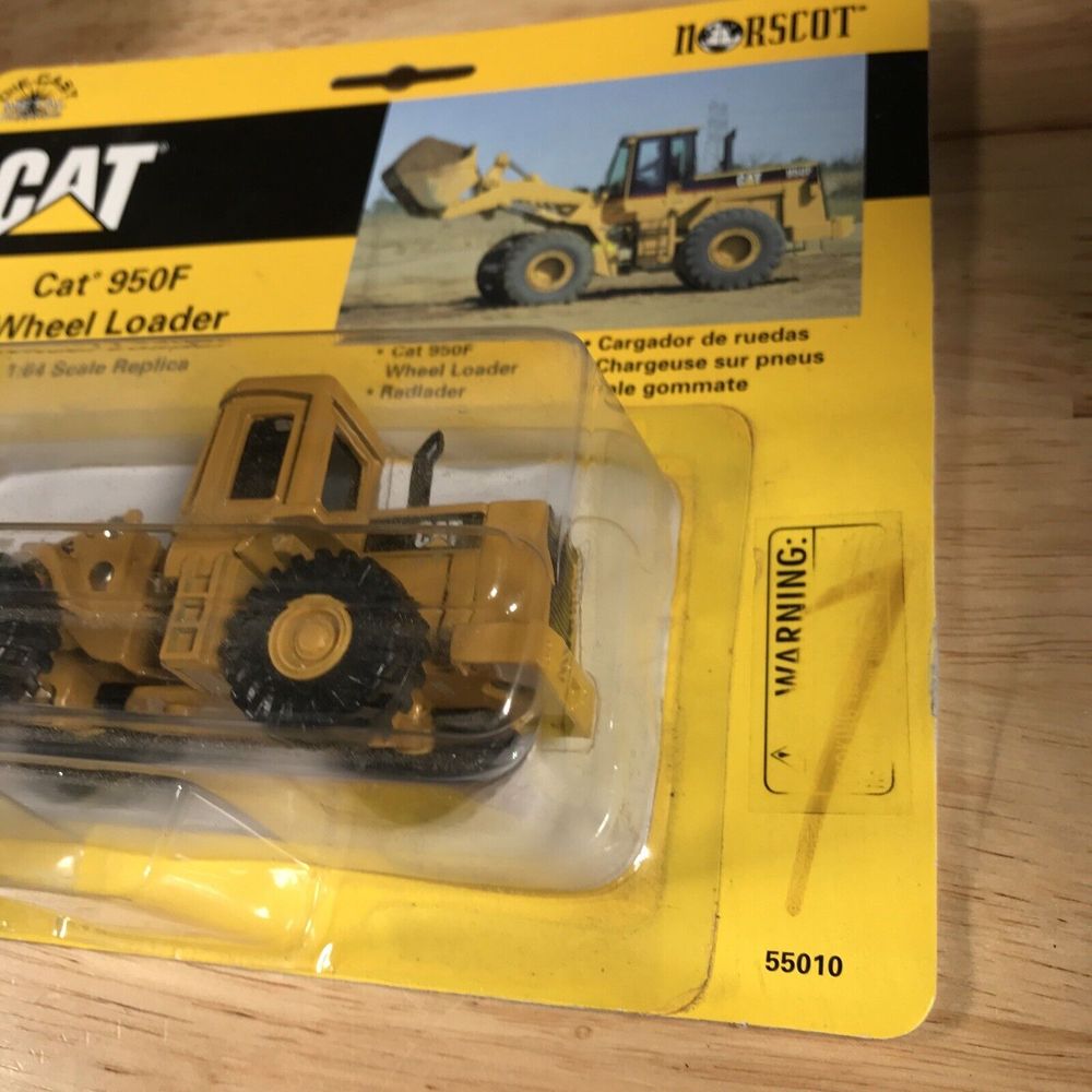 Vintage 1998 Norscot CAT 950F Wheel Loader 1:64 Scale Die