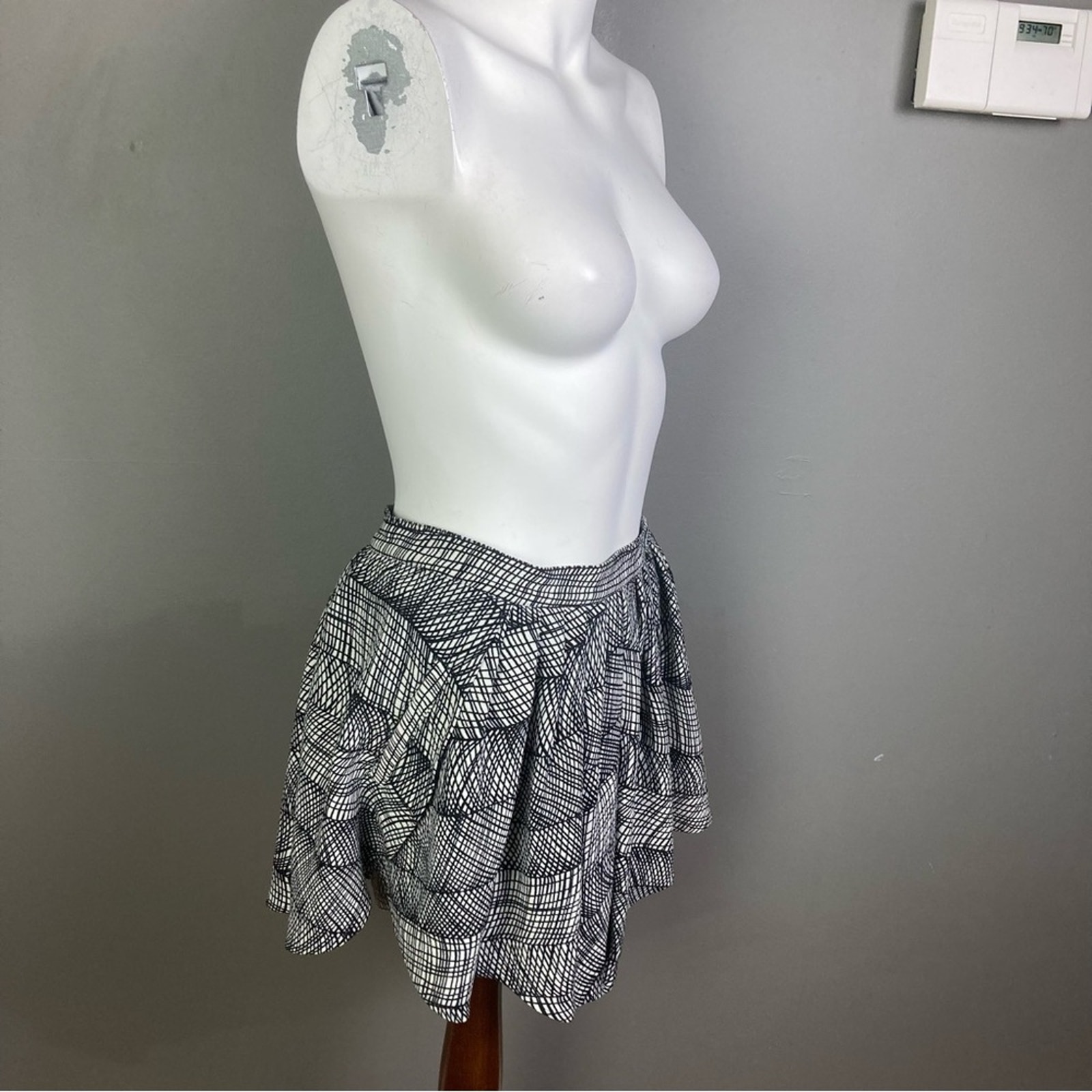 Kenzo skort shorts size 6 / Medium graphic print tulip flounce black white