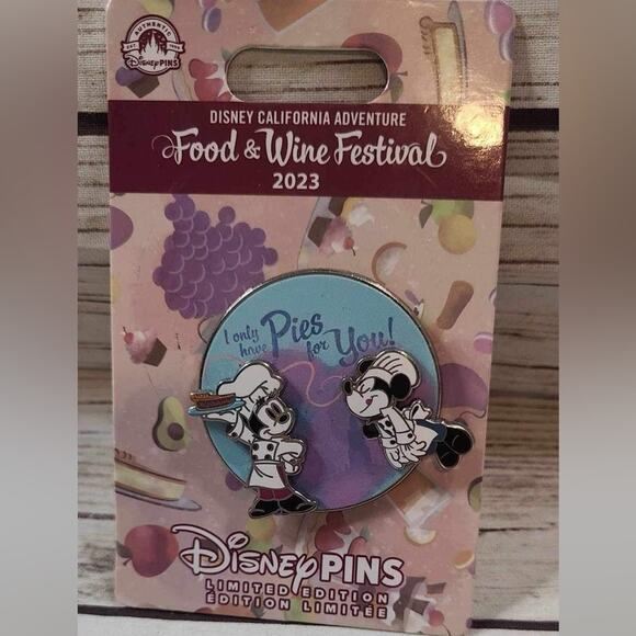 Disney pin Mickey and Minnie food and wine festival