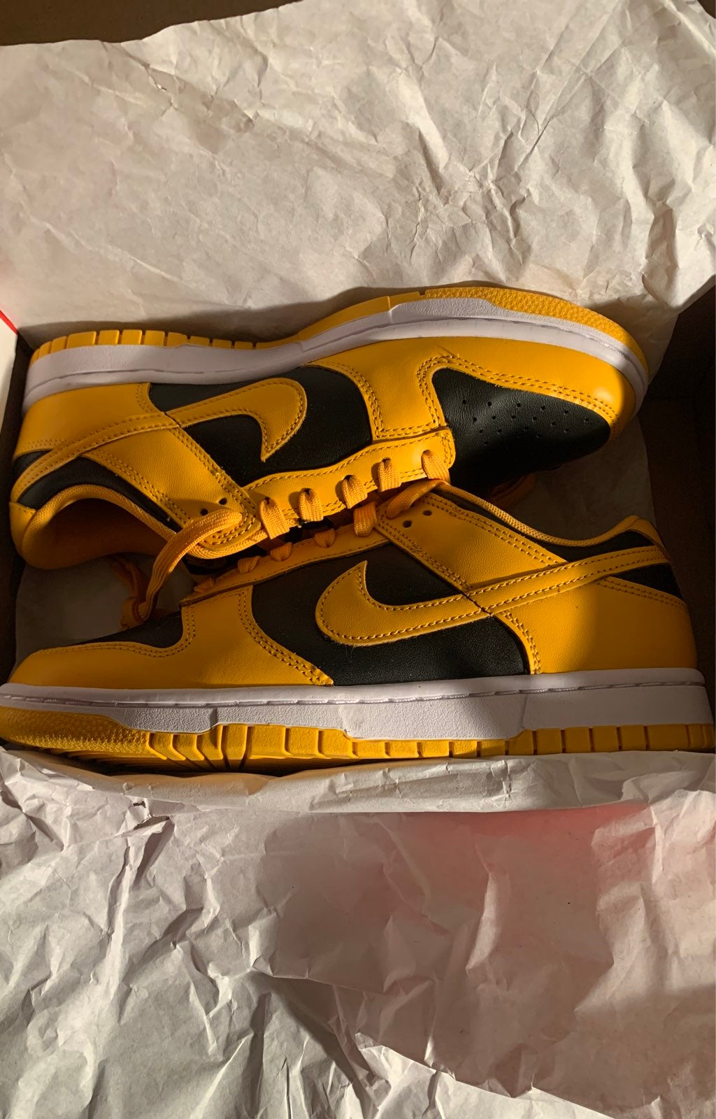 Nike dunk low media gold