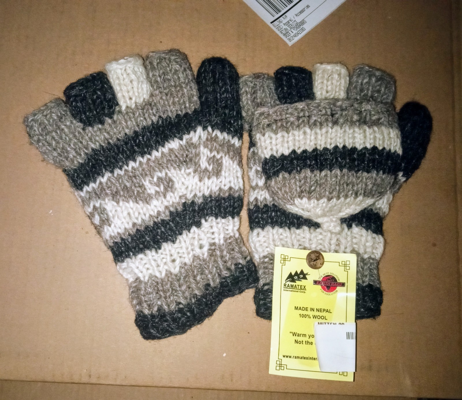 Handmade in NEPAL. Unisex heavy 100% wool finger mittens. (M/L)