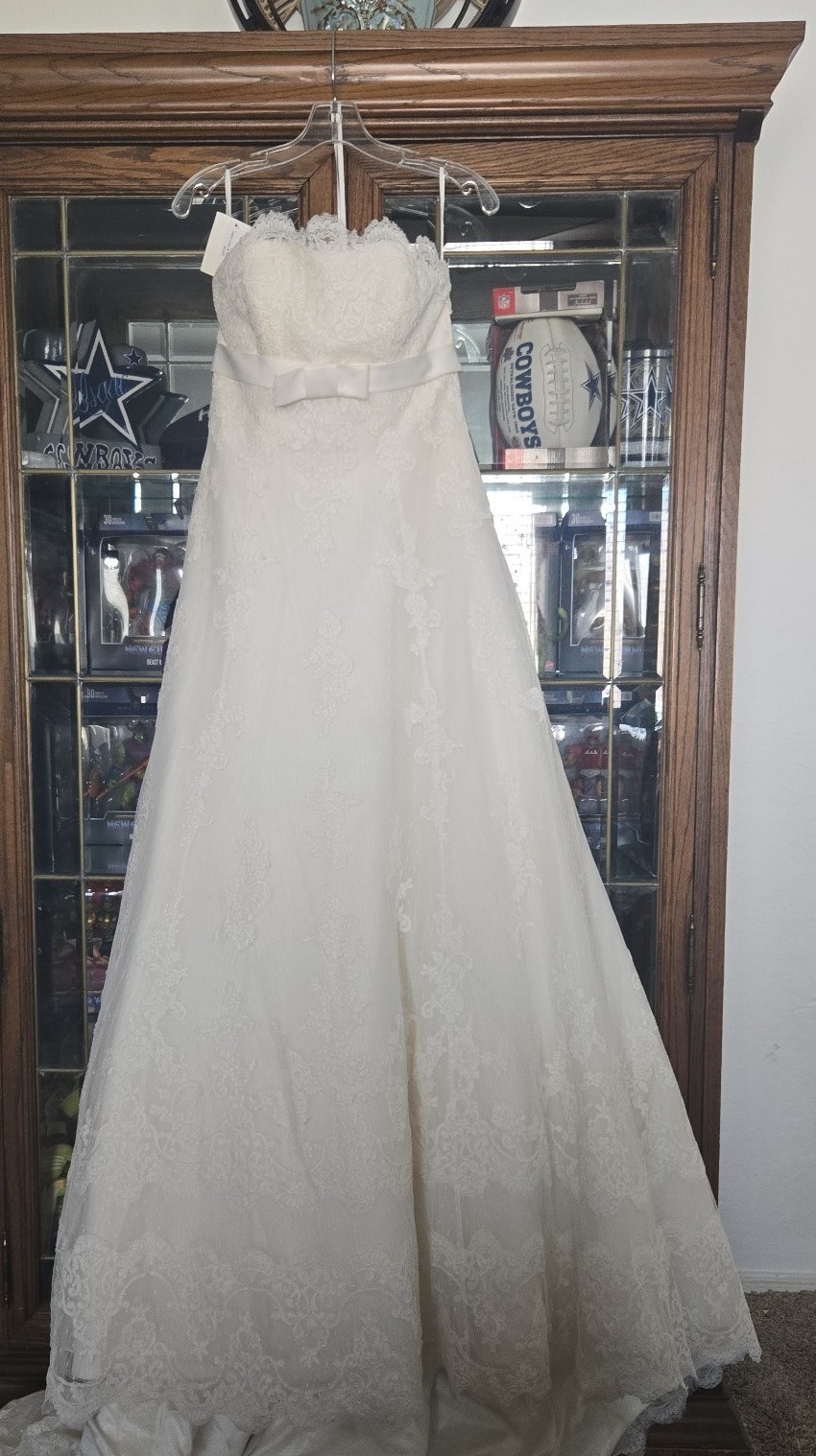 La Sposa by Pronovias: Off-white, size 12 wedding dress