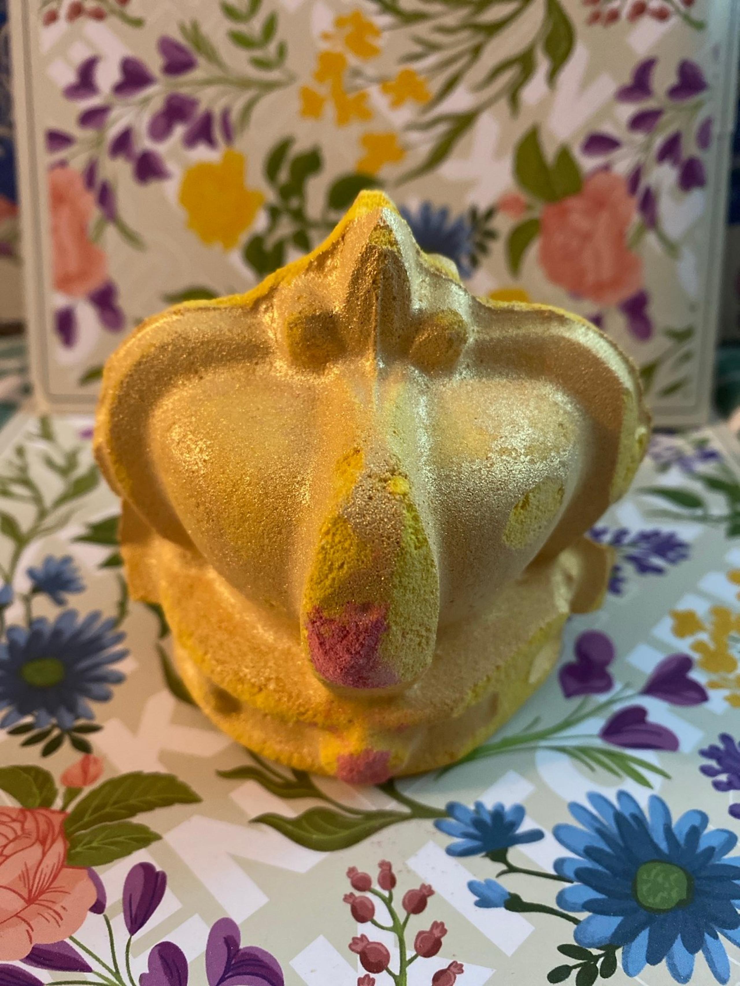 New Lush Royalty Crown Bath Bomb - Kitchen Box Bridgerton Exclusive Item