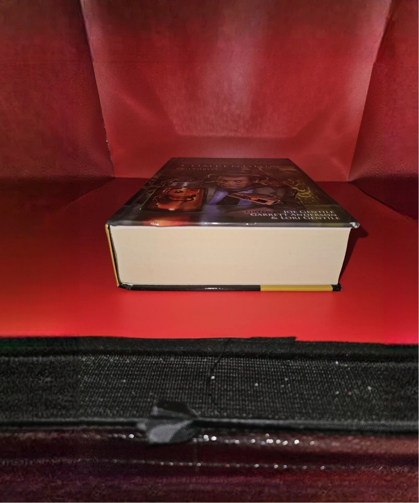 Kolchak: The Night Stalker Compendium Hardback Book 1st Edition OOP RARE - detail