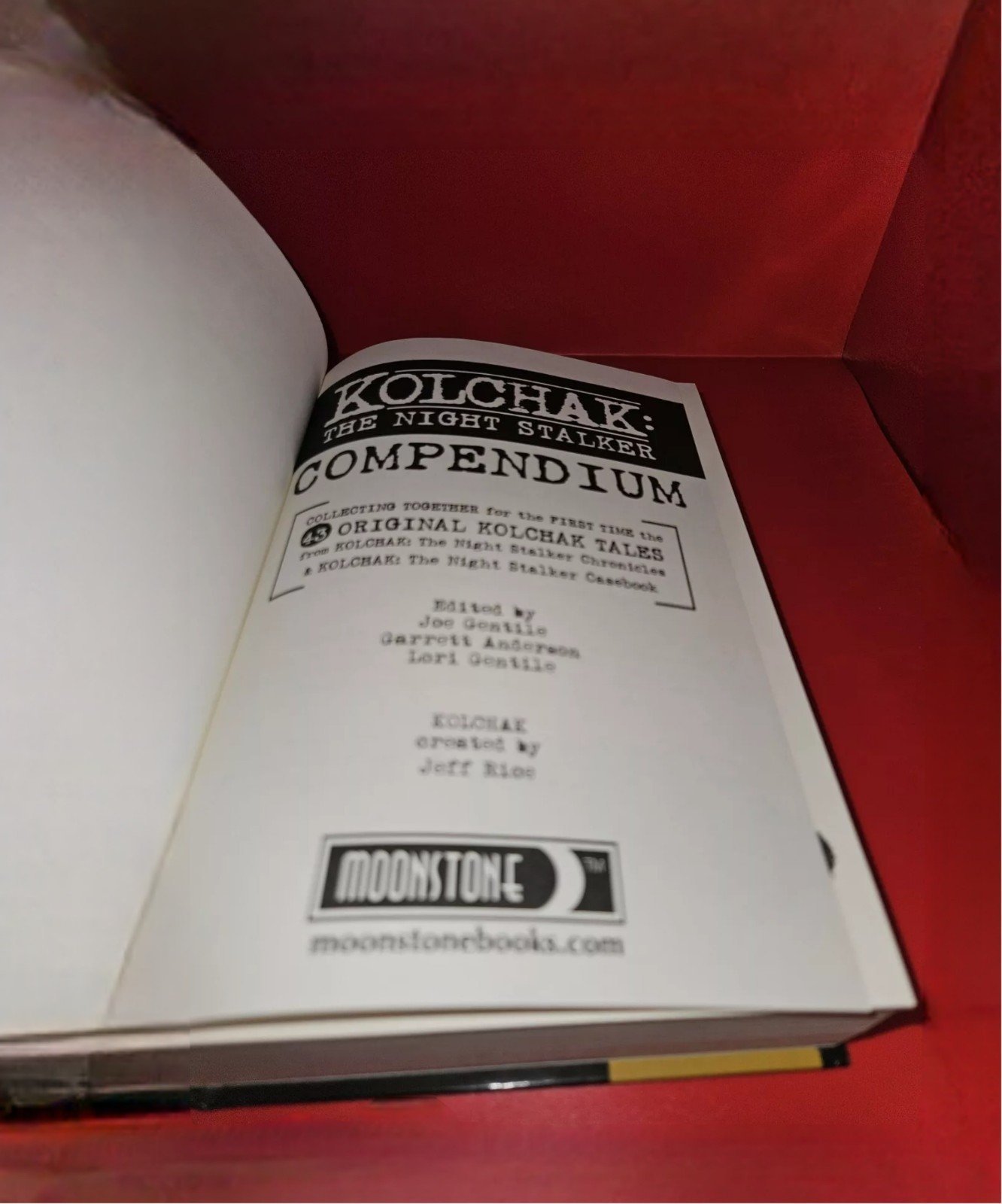 Kolchak: The Night Stalker Compendium Hardback Book 1st Edition OOP RARE - detail