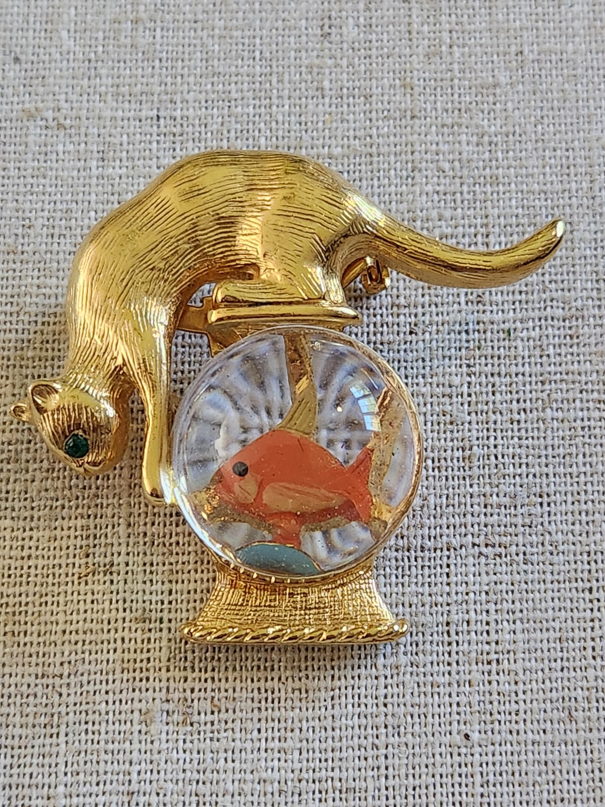 Vtg Gold Crown Cat & Goldfish Brooch