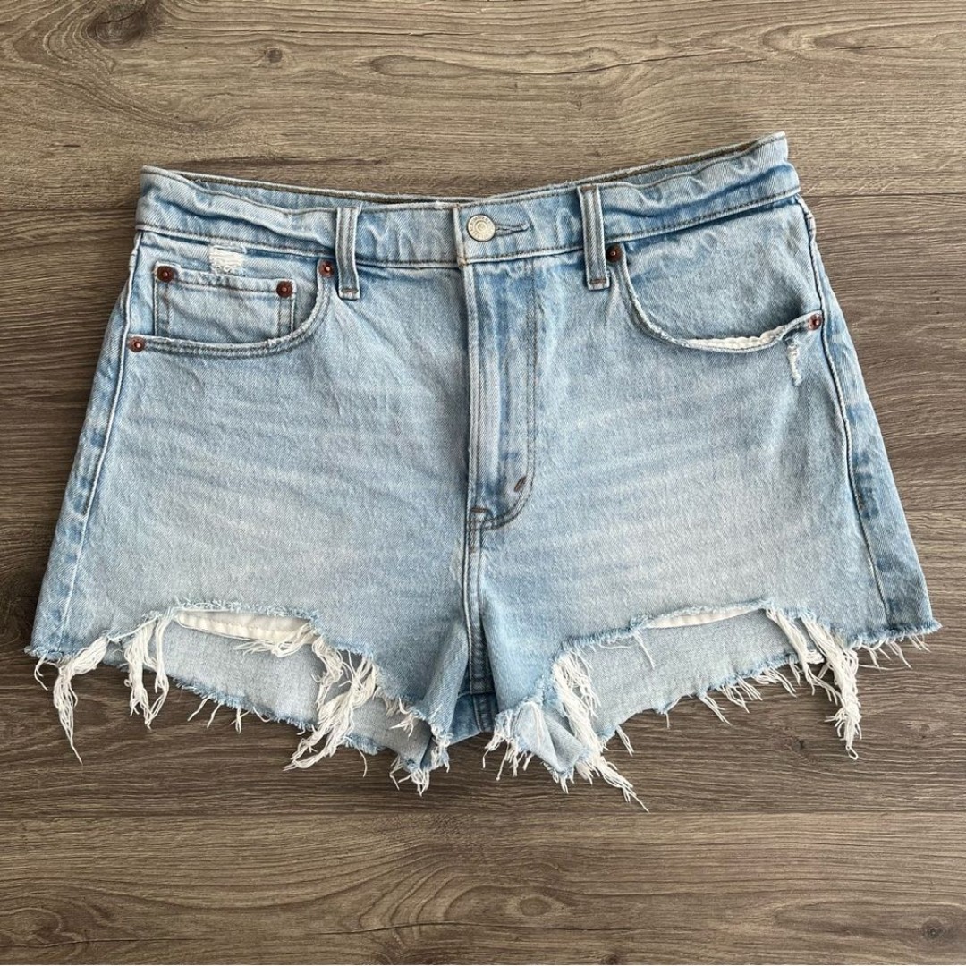 Abercrombie & Fitch The Mom Shorts Size 28/6 High Rise Blue Distressed Festival