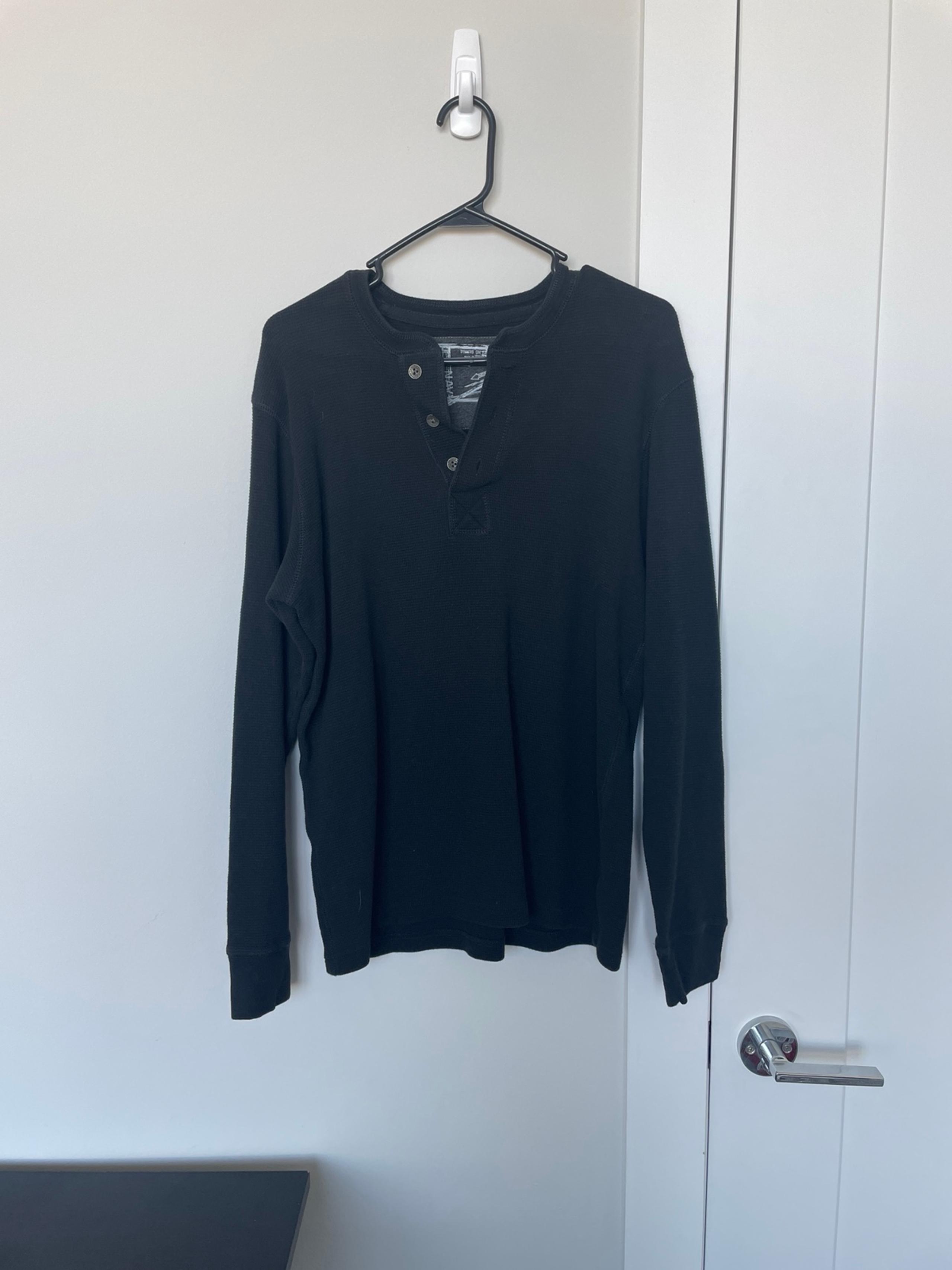 Old Navy Men’s Black Henley Size S