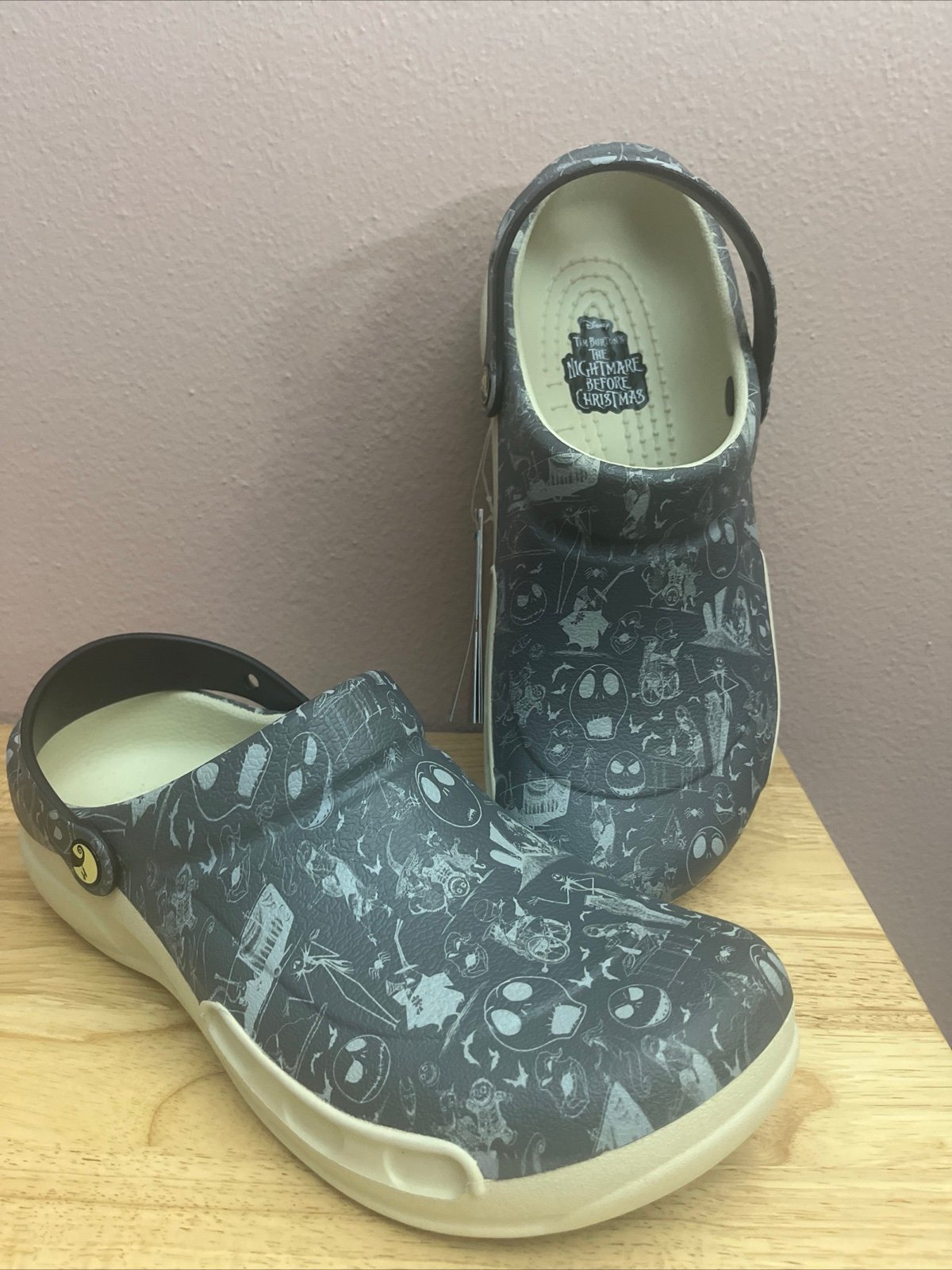 Nightmare Before Christmas Adult Bistro Clogs Crocs Size M 11 Slip Resistant NEW