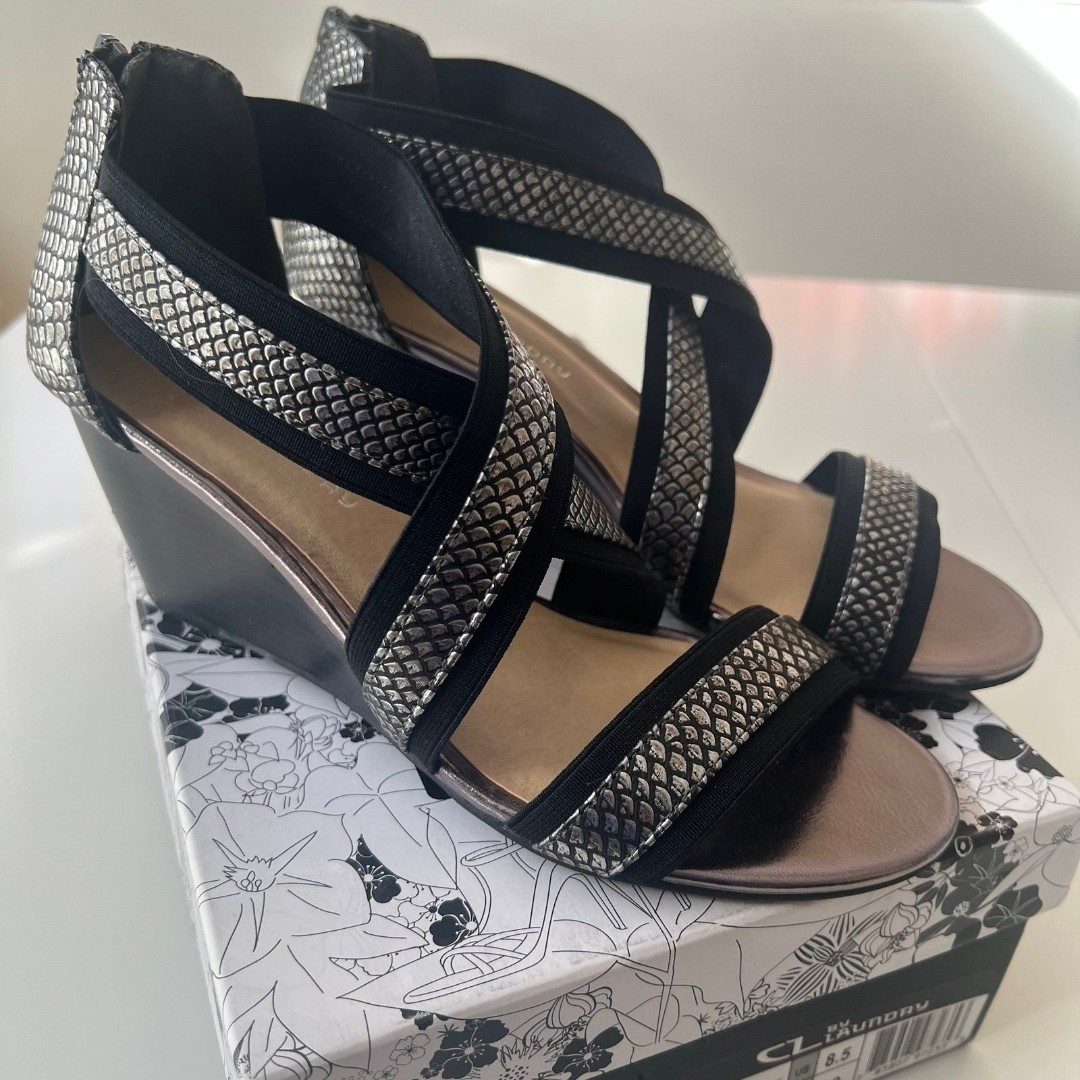 CL by Chinese Laundry Women's Nia Wedge Pump Sandal, Pewter/Black Snake-Gore 8.5