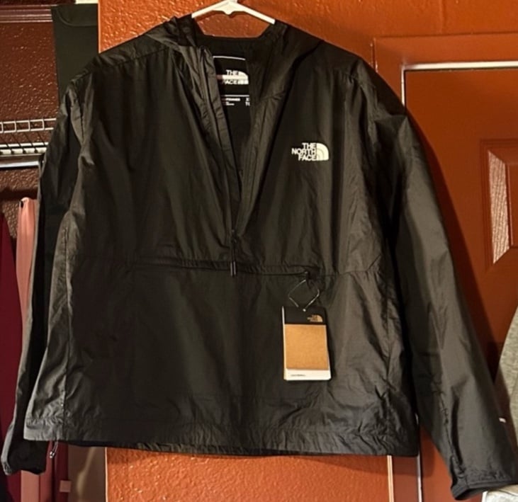 THE NORTH FACE WIND BREAKER