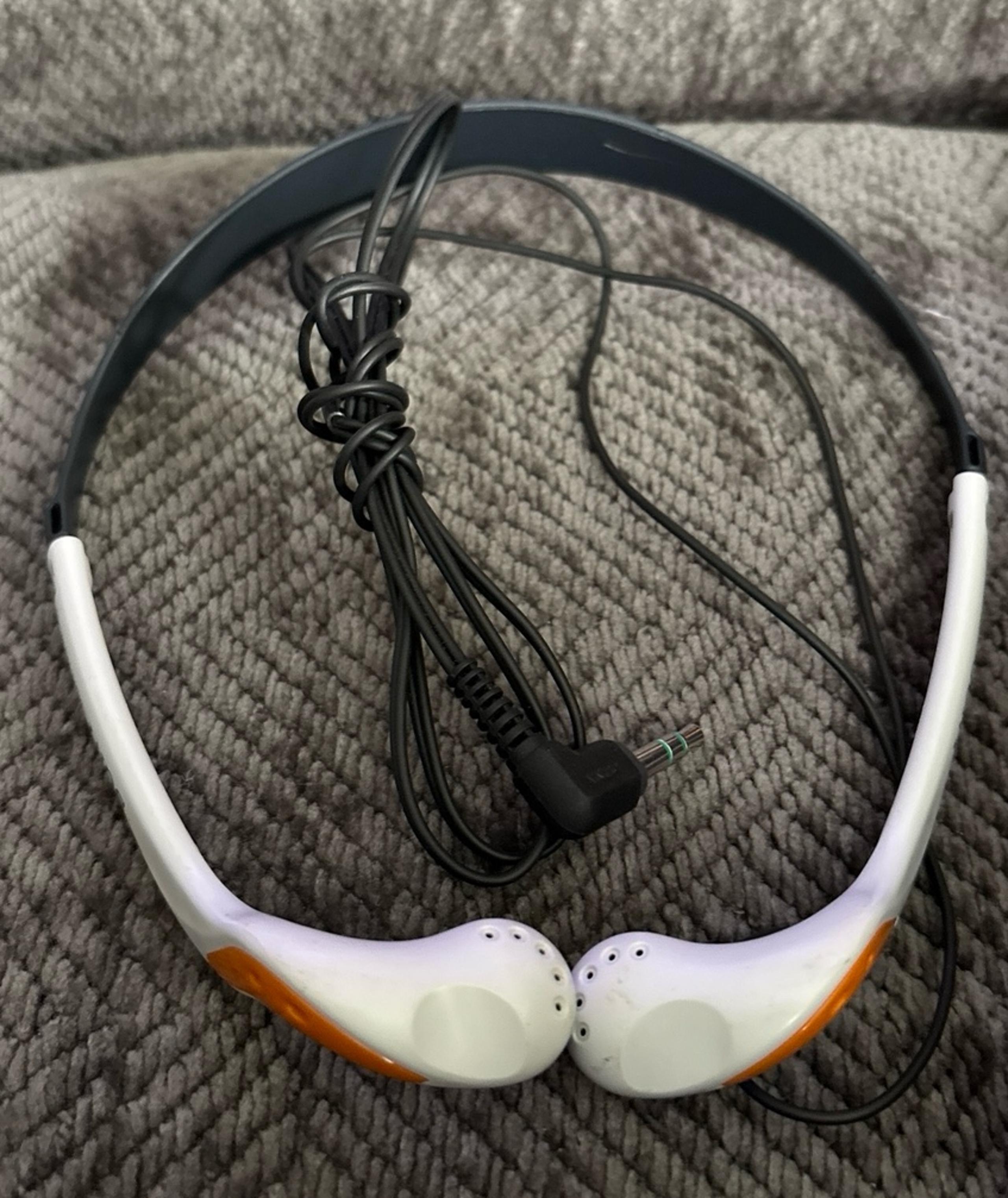 Sony Sports s2 Walkman MDR-W014 Wired Stereo Vertical In-Ear Headphones White