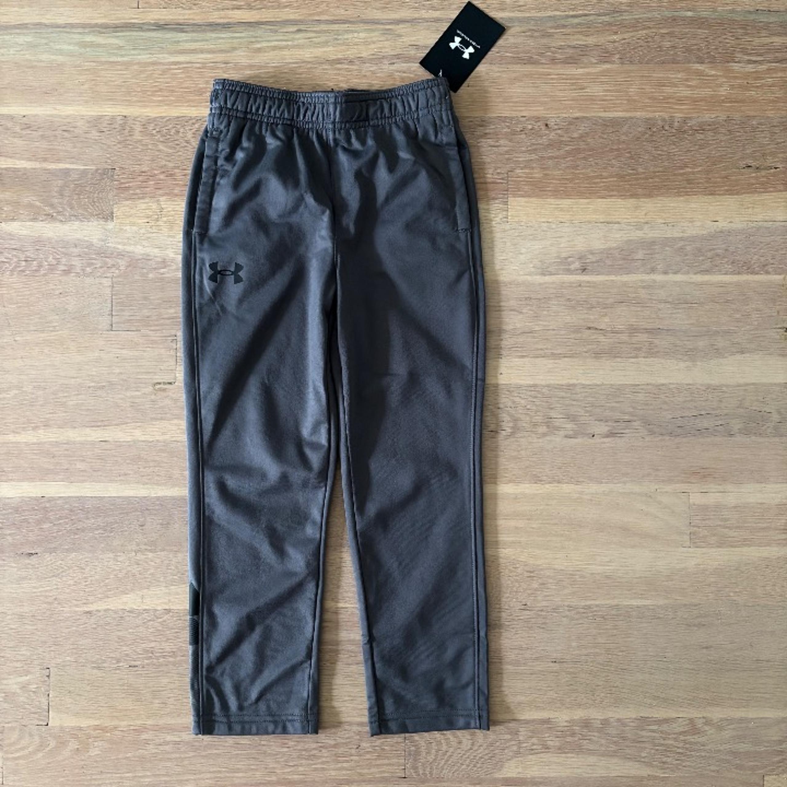 Boys grey under armour logo sweatpants size 3T nwt