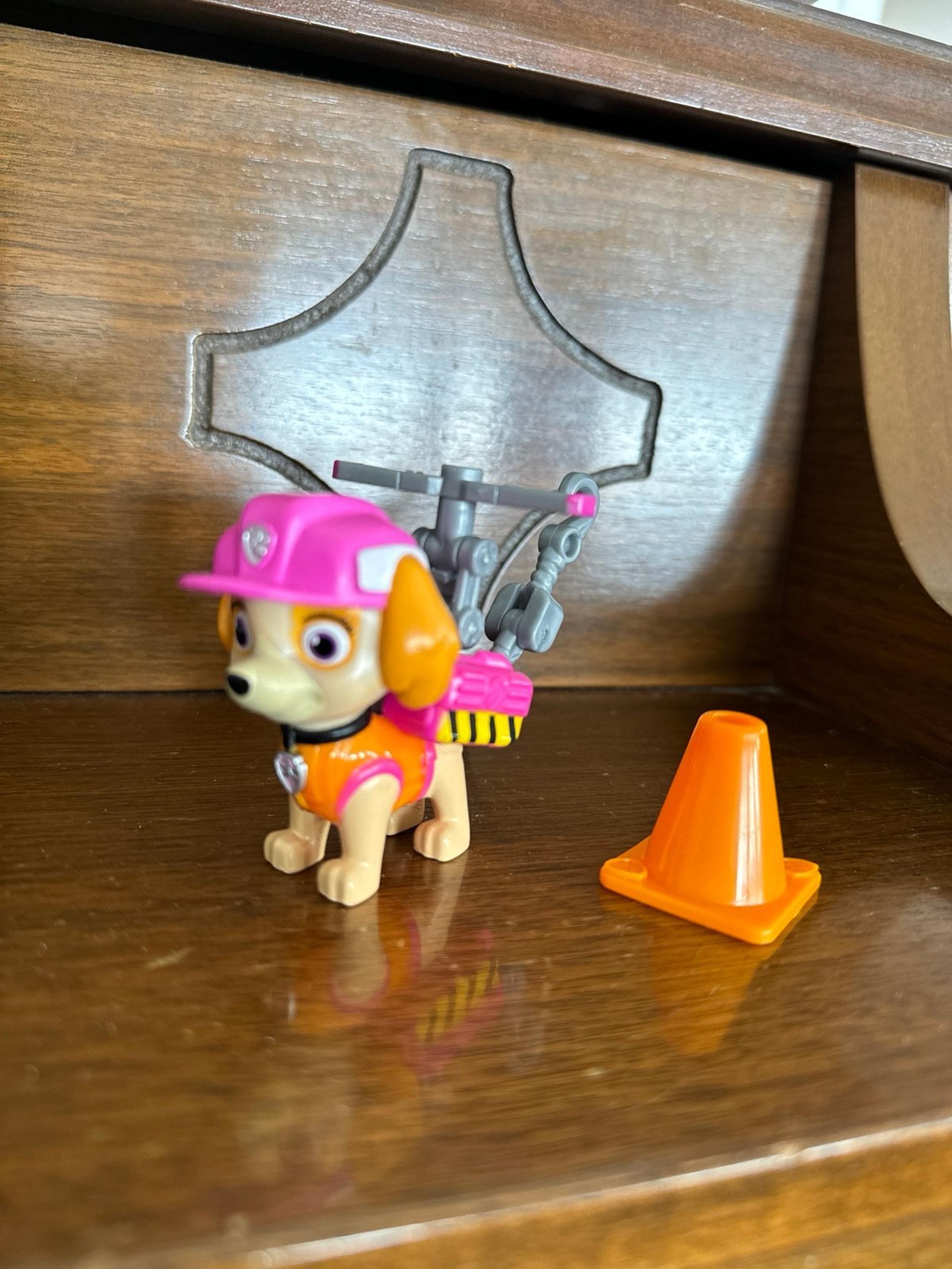 Paw patrol construction pup Skye figure with action pack