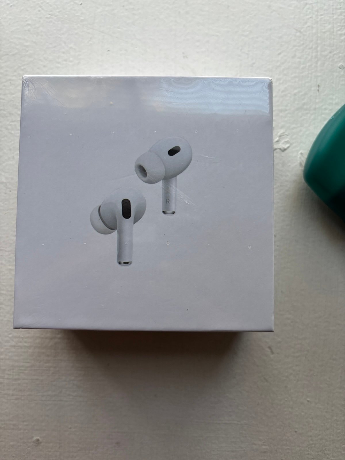 Apple AirPods Gen2 (READ DESC)