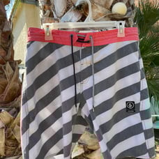 Men's Volcom board shorts suze 32 ocean surf water ski