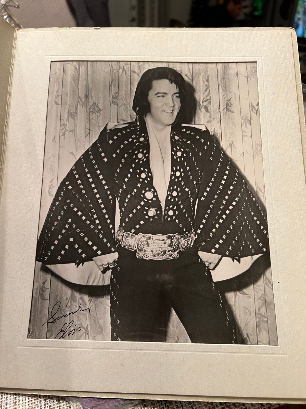Vintage Elvis Original Promo Las Vegas 1972 Photo Black Cape Signature 8 x 10 .