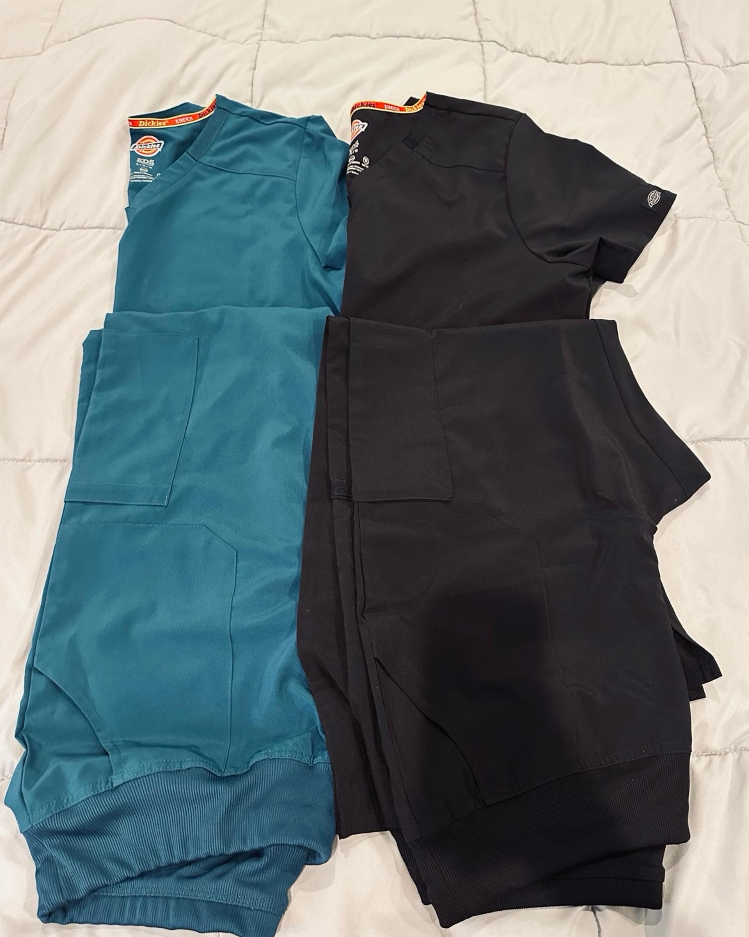Dickies scrub set. Women’s large