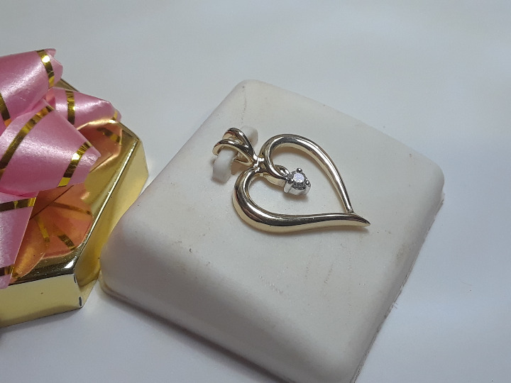 .06ct Diamond 14Kt YG Heart Pendant14118