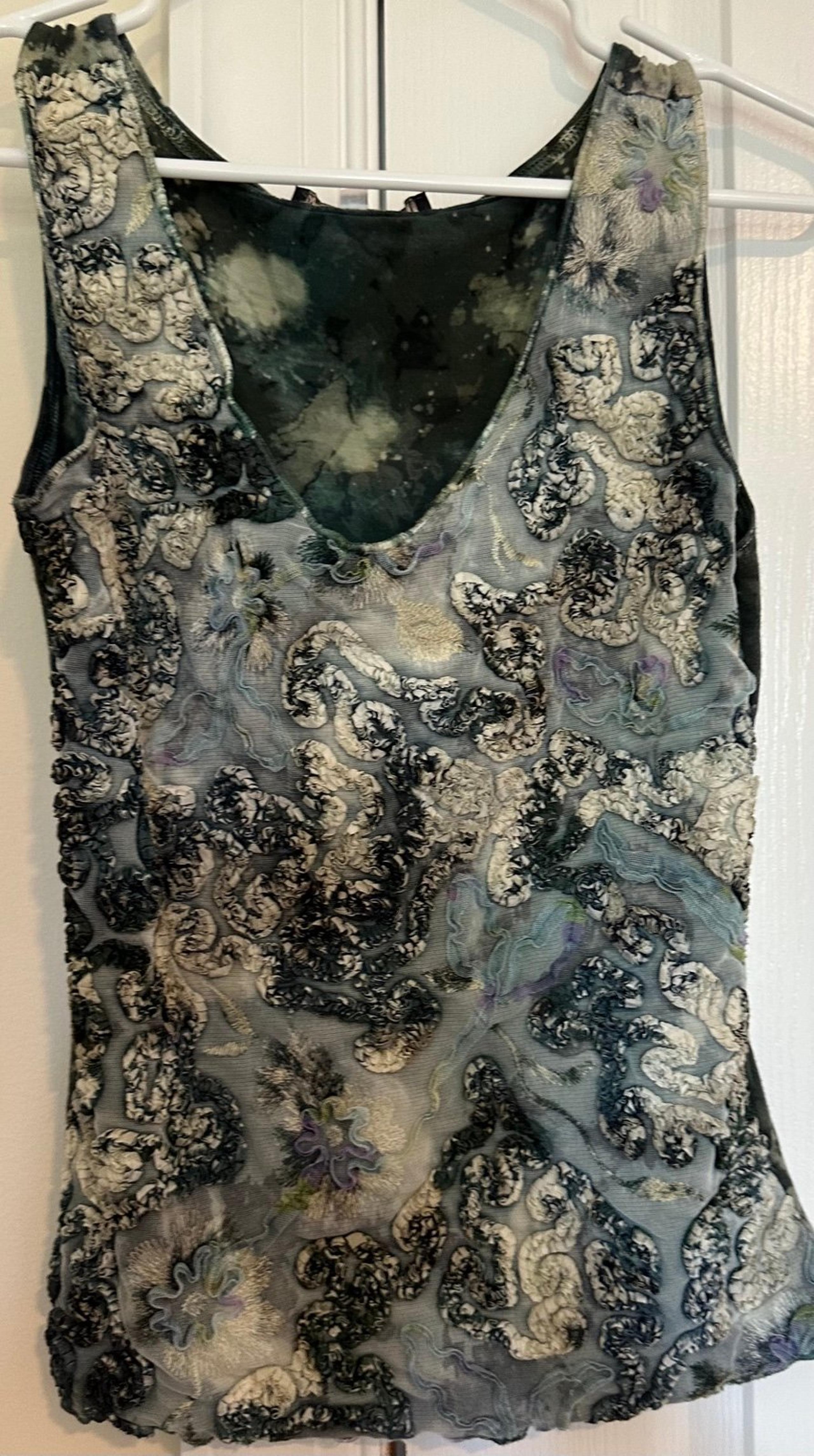 Women’s green dimensional tank by Nezon size small