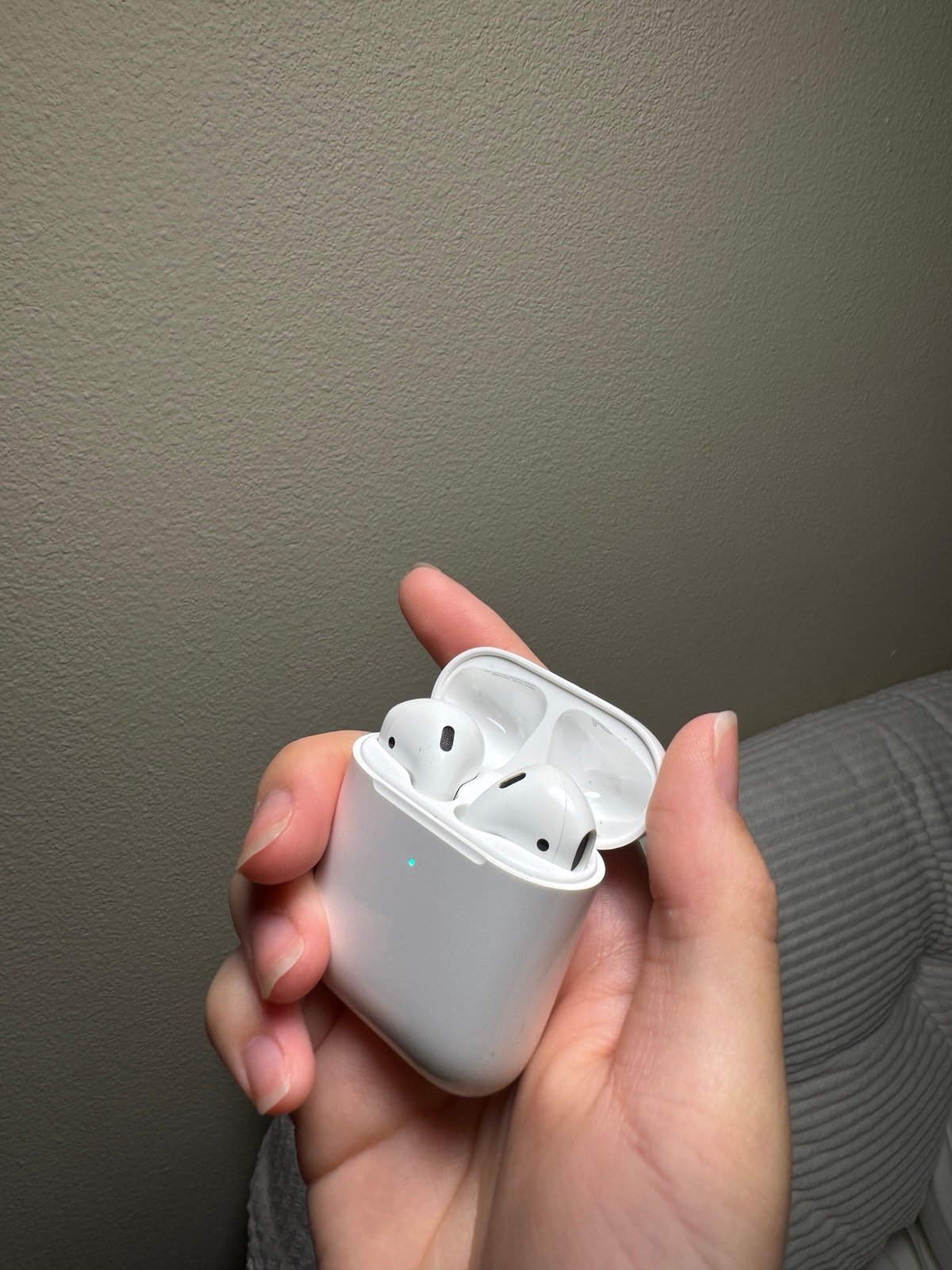 Apple AirPods 1st Generation with Charging Case in White