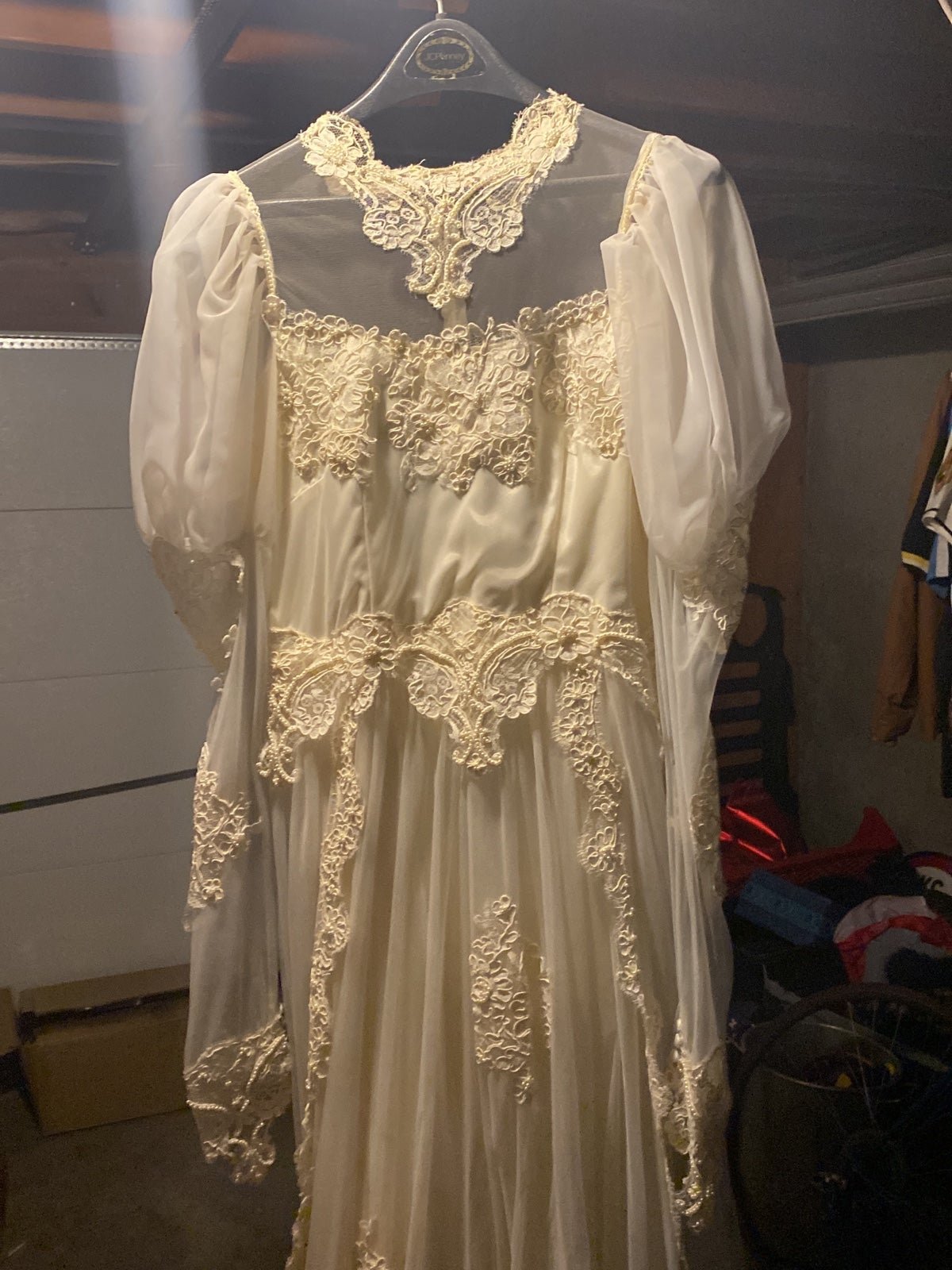 Wedding dress