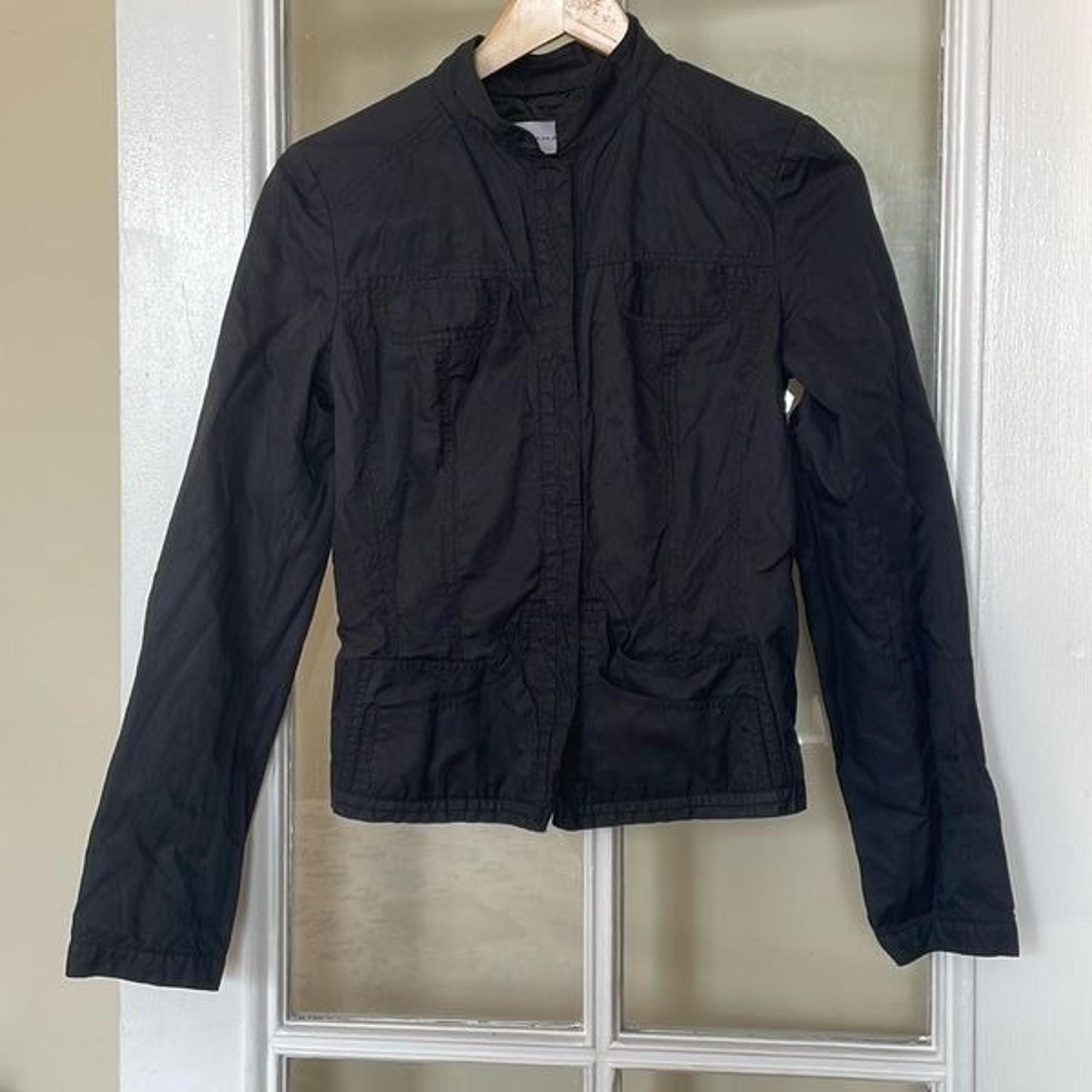 Tahari women’s black long sleeve motorcycle jacket front button collarless