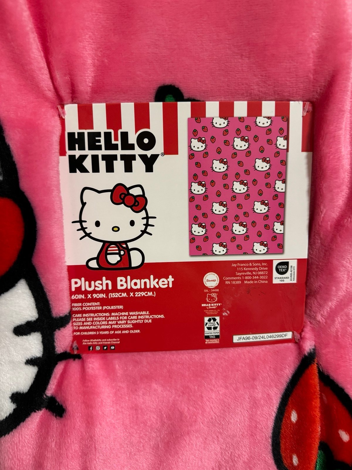 Sanrio Hello Kitty Pink Strawberry Plush Oversized Throw Blanket 60 x 90 NWT