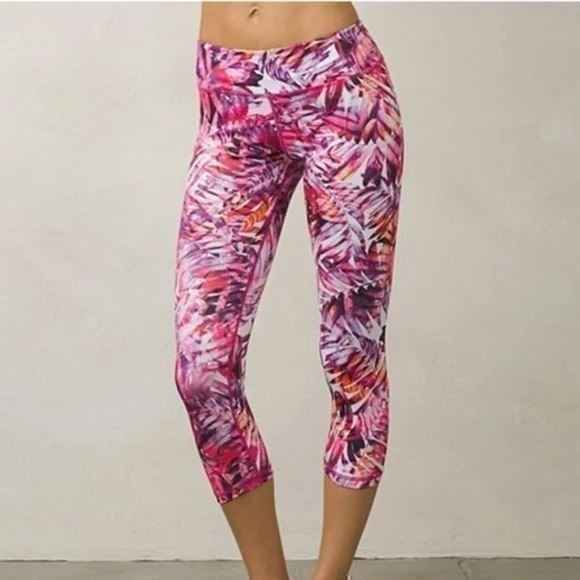 Prana cosmo pink paradise sublimation Roxanne Capri leggings size small new!!!