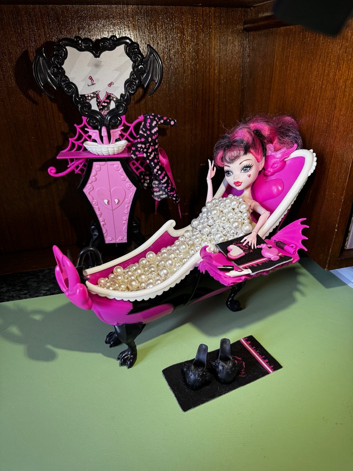 Monster High draculaura powder room