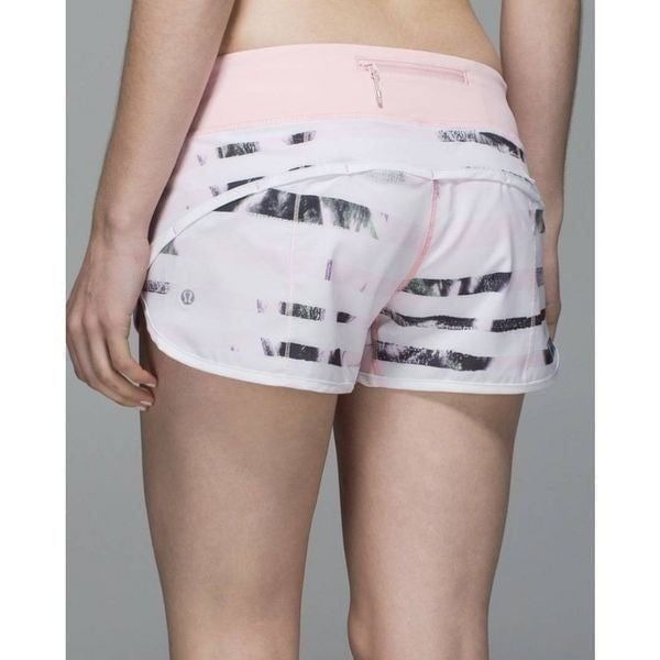 LULULEMON ATHLETICA Speed Short '4-Way Stretch' Size 6