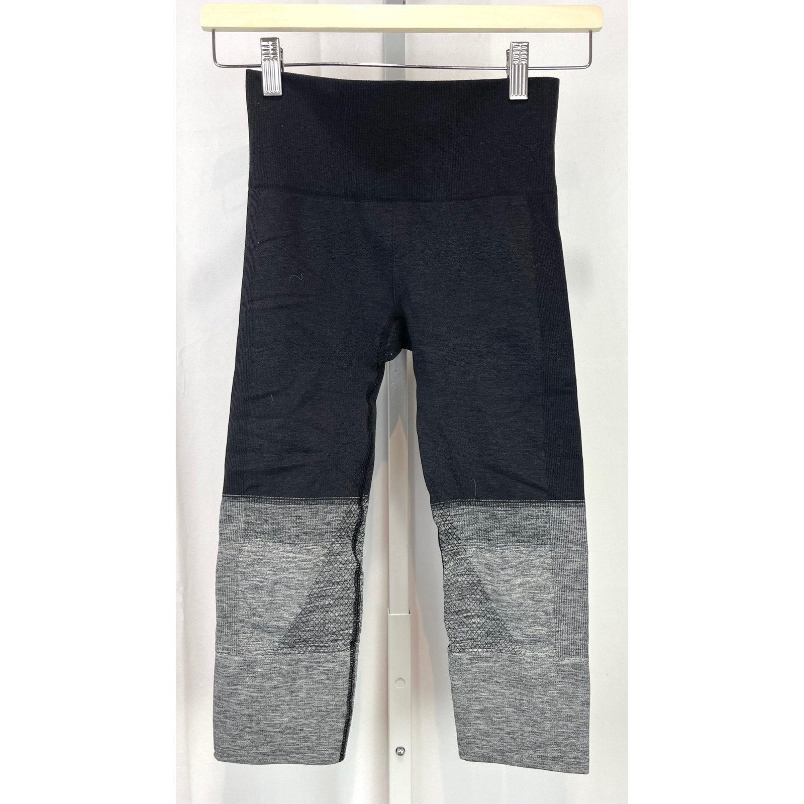LULULEMON Seamlessly Street Crop Capri Leggings Yoga Heather Black Gray XS 0 2