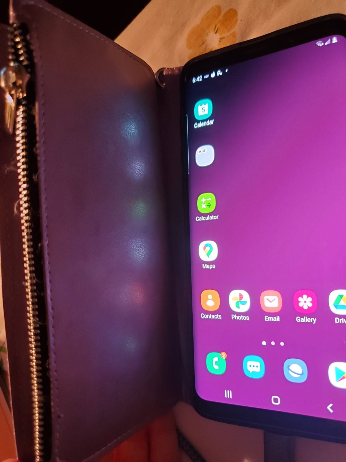 Samsung Galaxy S9+ 64 GB in Lilac Purple with wallet case