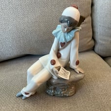 Nao by lladro porcelain figurine