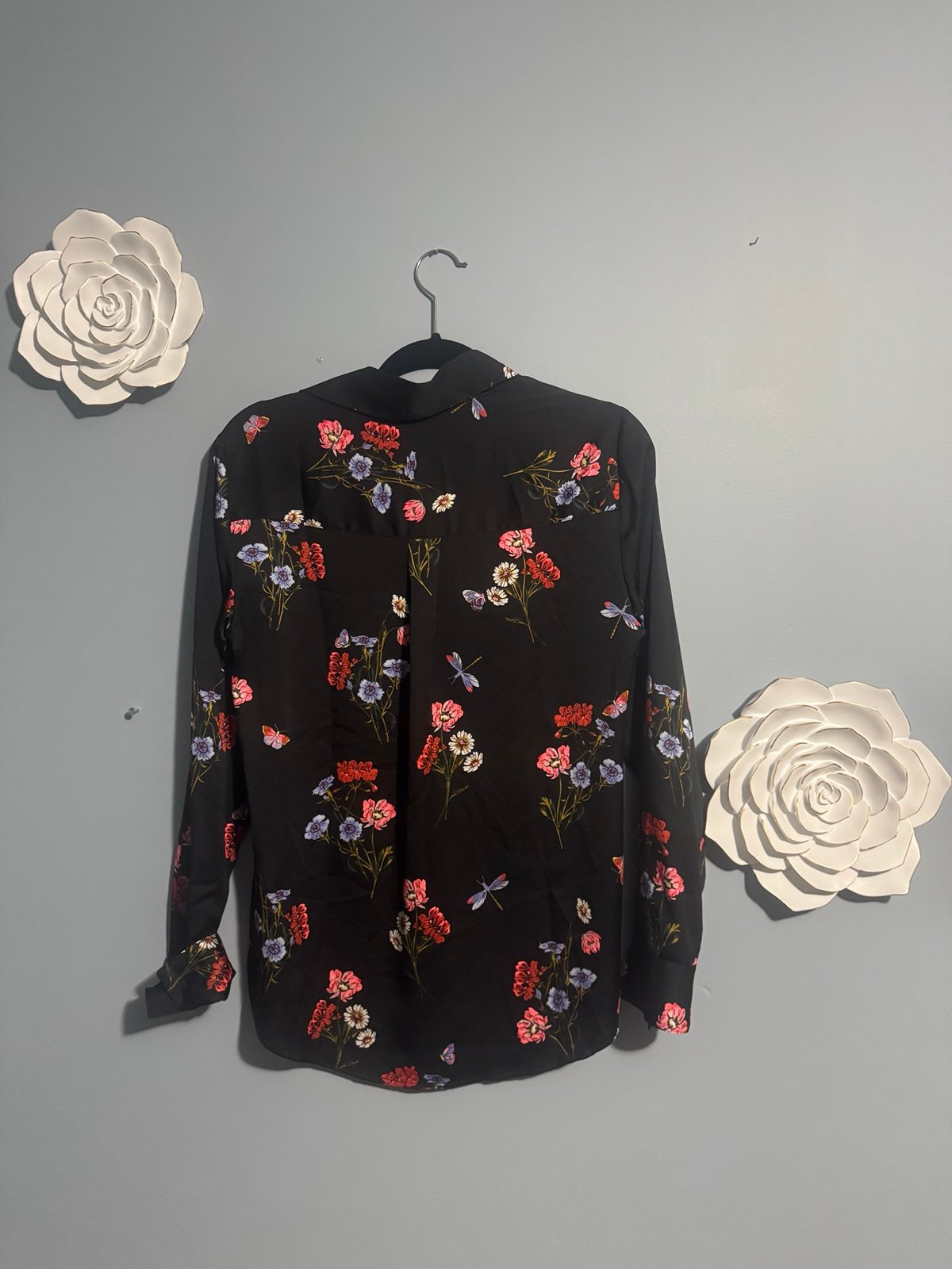 Express Portofino Regular M Slim V-neck Button Up Women’s Blouse Black NWT
