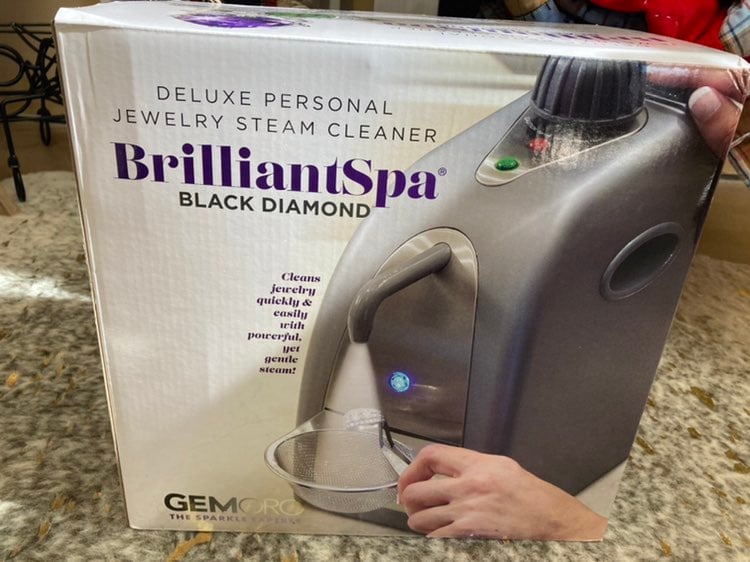 Professional steam jewelry cleaner by Gemoro