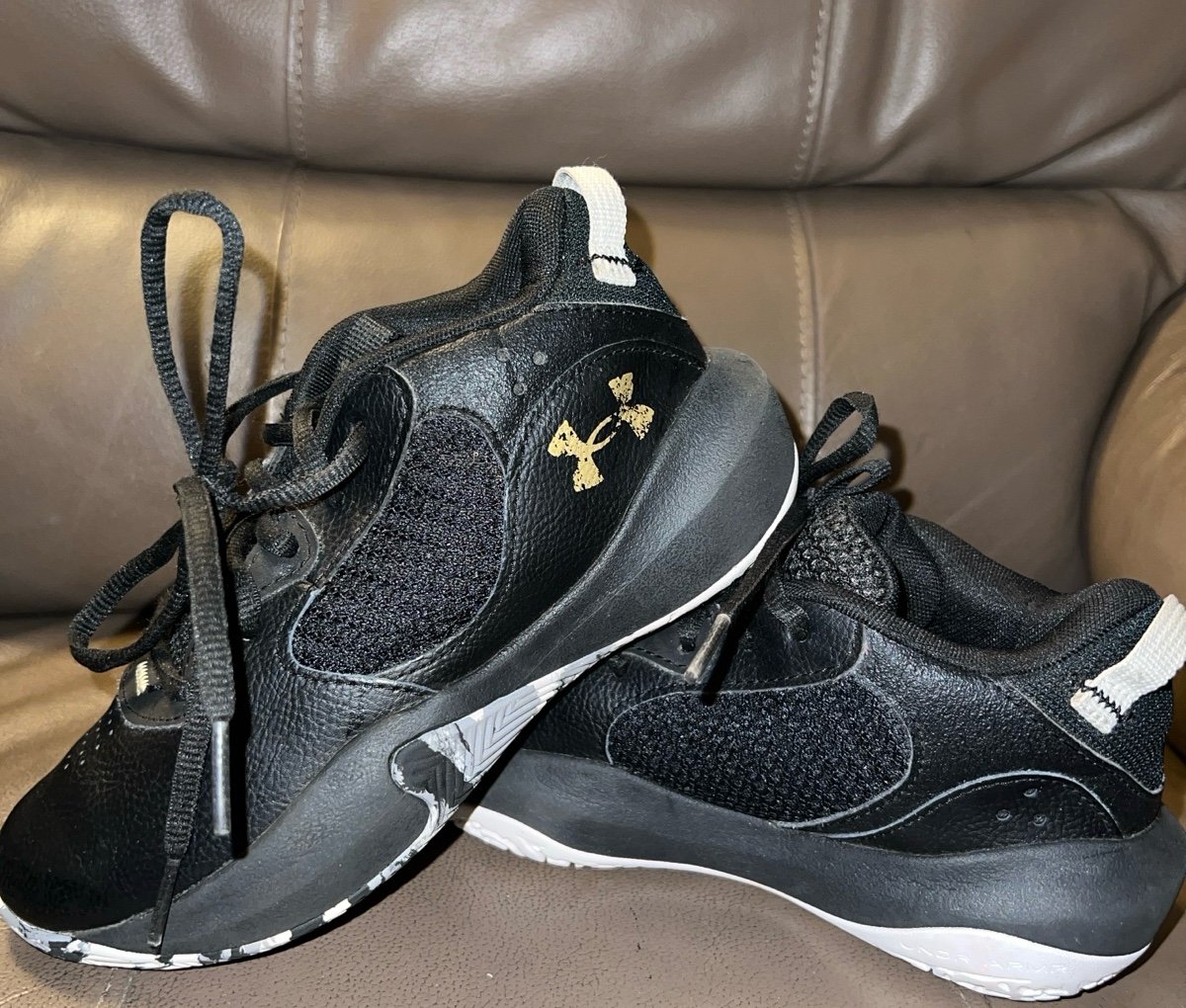 Under Armour Leather Lockdown Sneakers, Youth Size 1Y