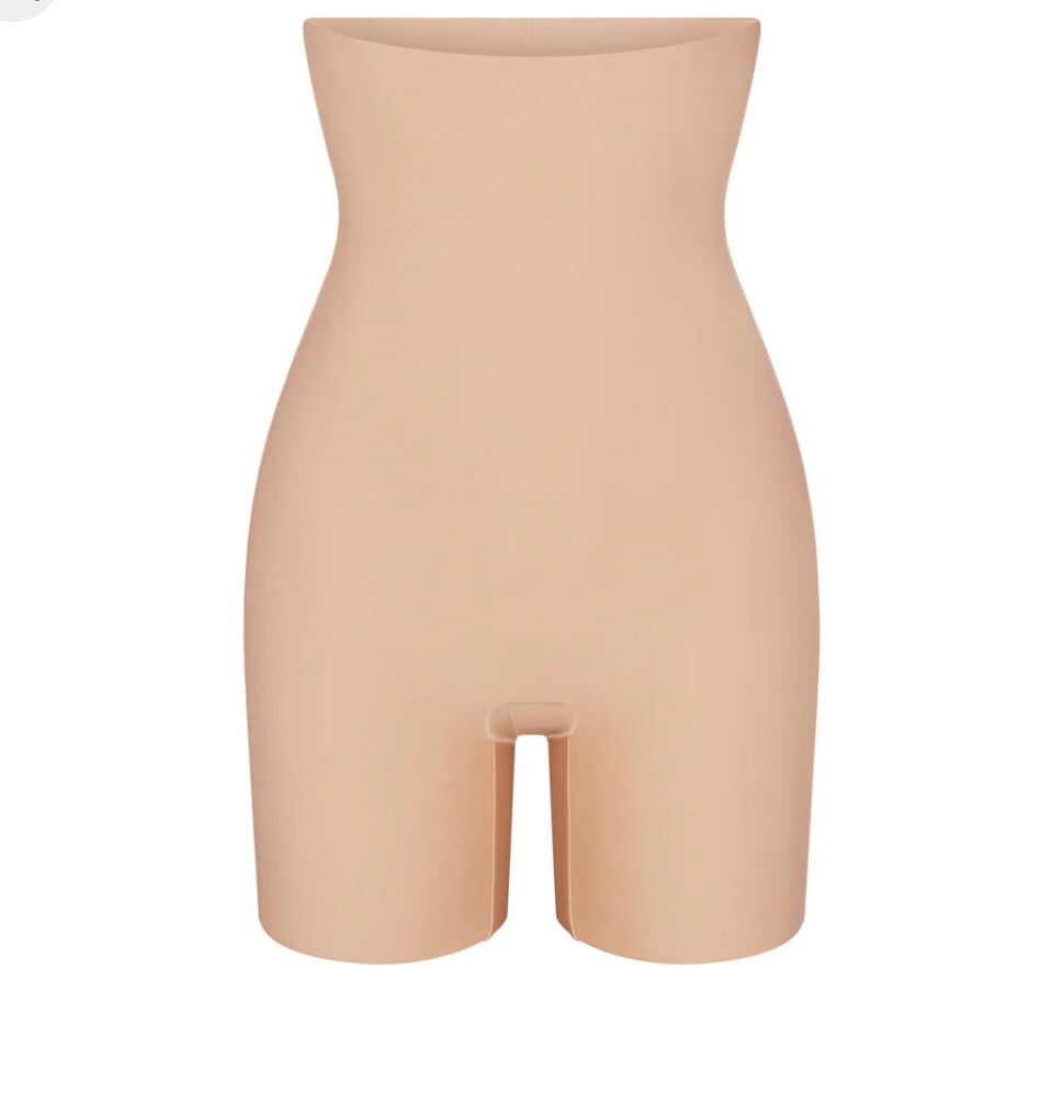 HIGH-WAISTED MID THIGH SHORT