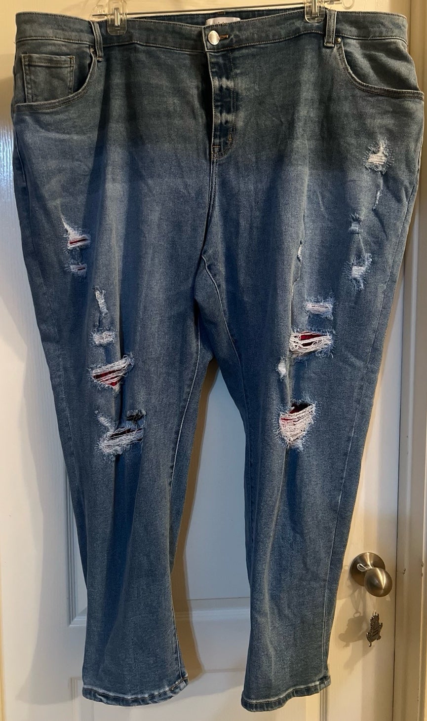 Signature Fit Destructed Plaid-Backed Medium Wash Boyfriend Jean Size 28
