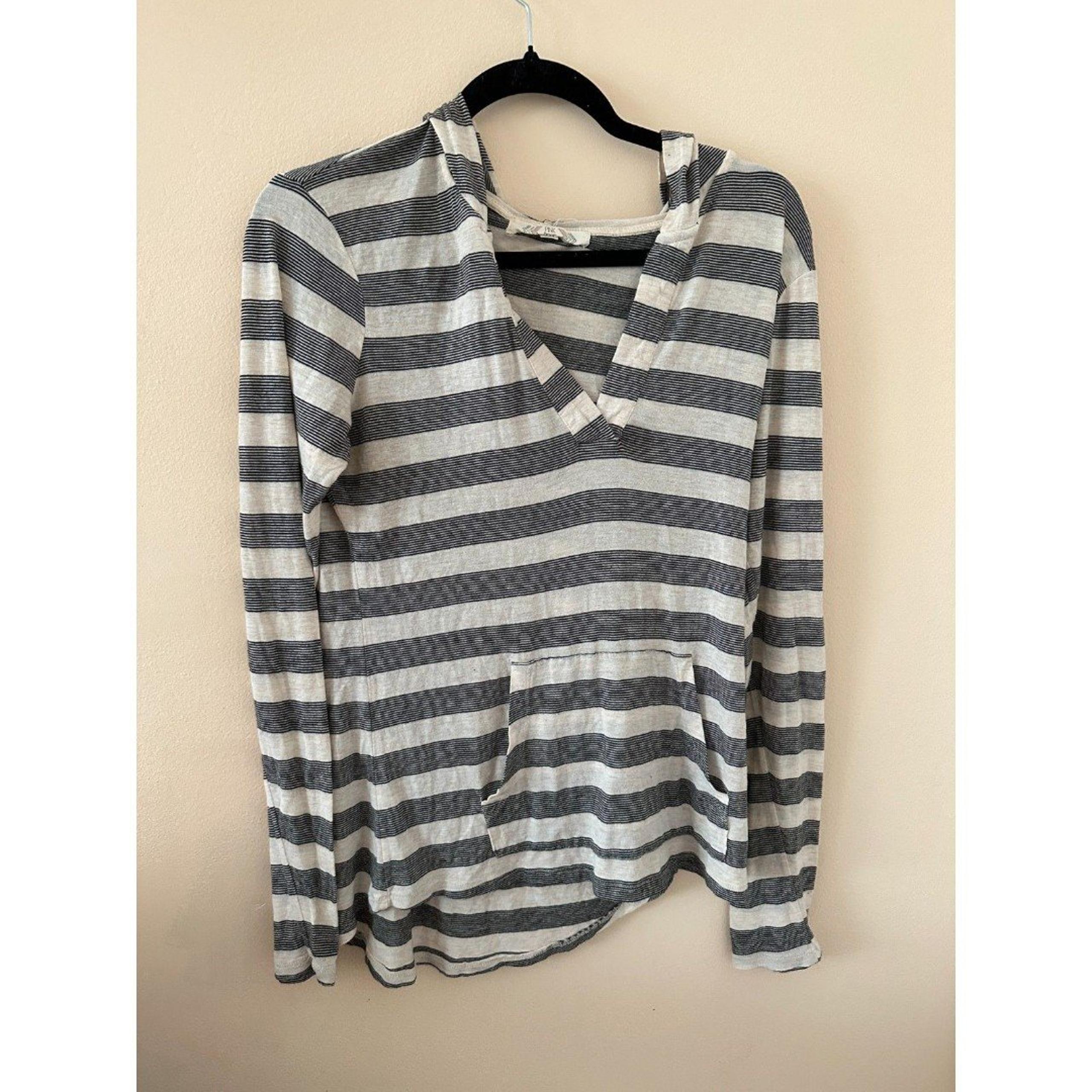 Pink rose women's hooded long sleeve shirt - GUC - Size Large
