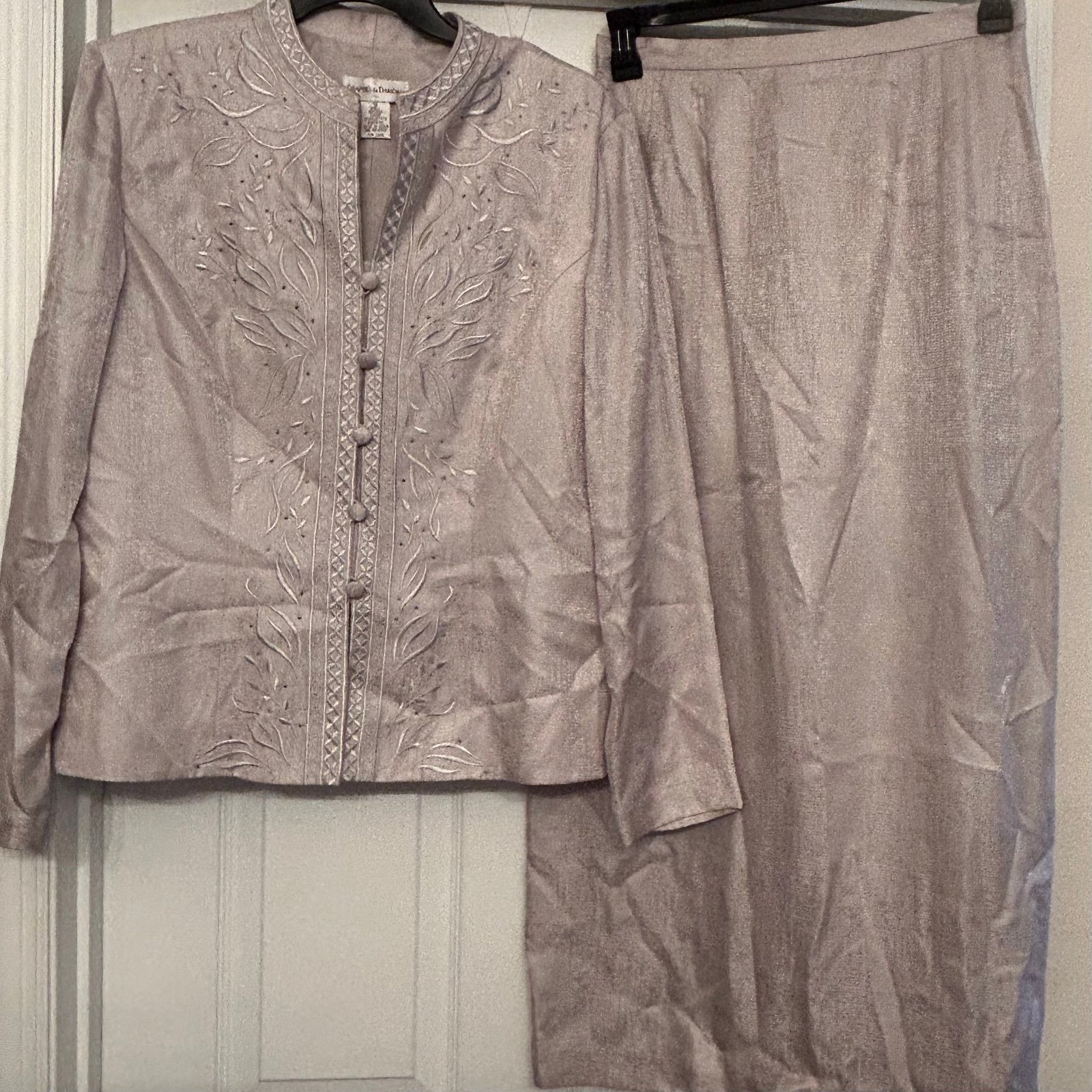 Draper’s & Damon’s Silver Silk Skirt Set