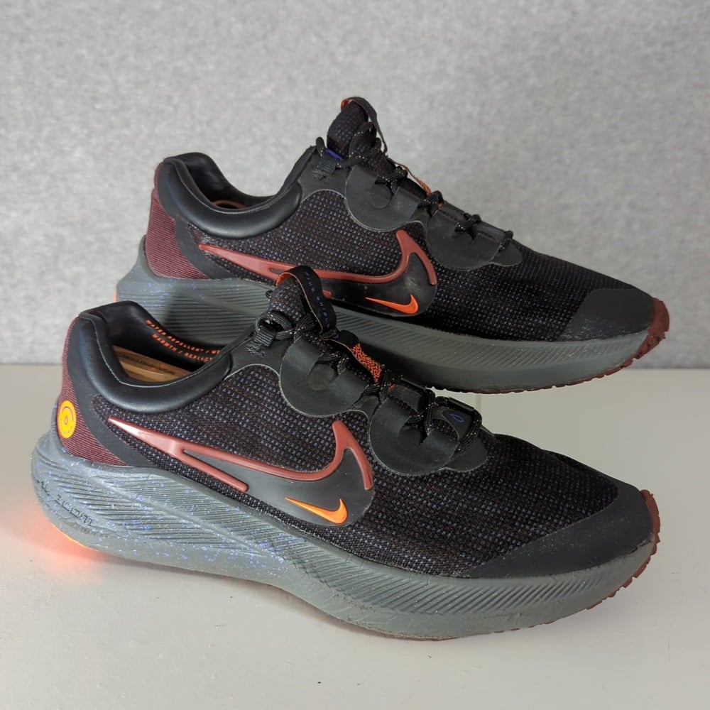 Nike Air Zoom Winflo 8 Shield Men's Size 11 Shoes Sneakers DC3727 200