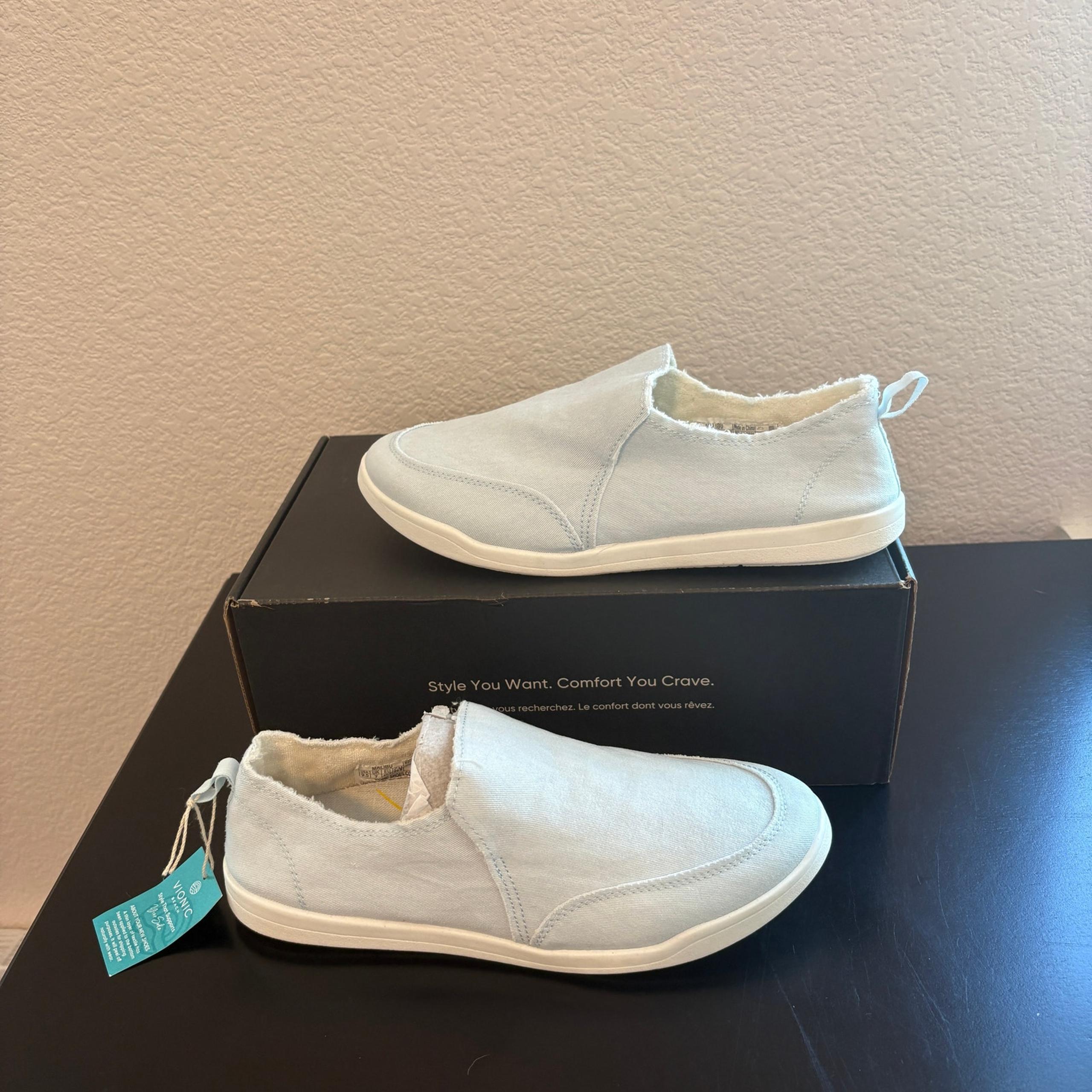 Vionic Beach Malibu Women's Slip-On Shoes Acid Wash Denim size 9.5 WIDE