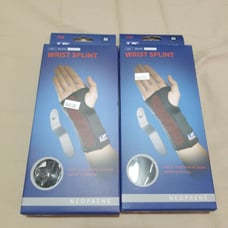 one pair of wrist splint left and right