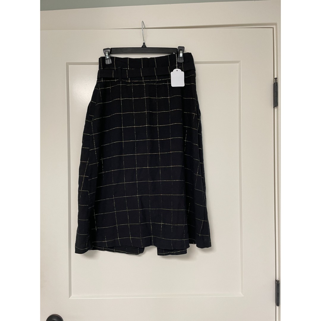 Leon & Harper Black Skirt with Gold plaid Skirt