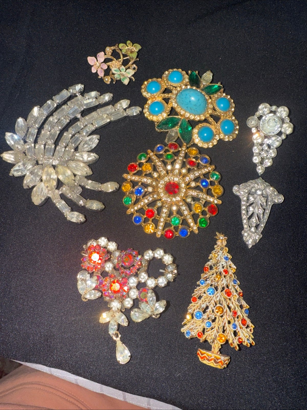Brooches KRAMER SARAH COV Vintage Mix Lot Missing Stones 8 Clips RHINESTONES