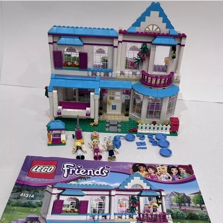 LEGO FRIENDS: Stephanie's House (41314) Retired
